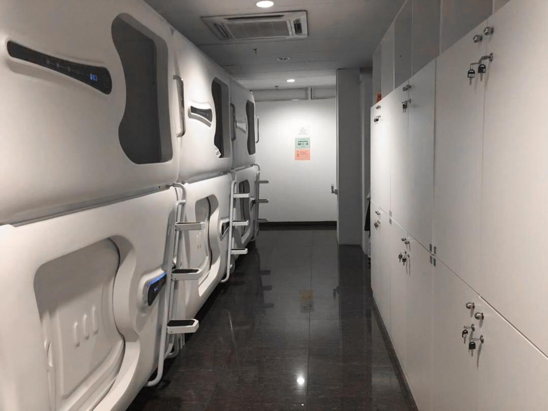 Capsule Inn Kota Kinabalu Bagian luar foto