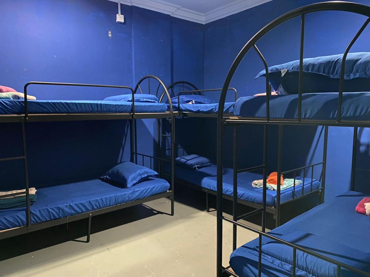 Capsule Inn Kota Kinabalu Bagian luar foto