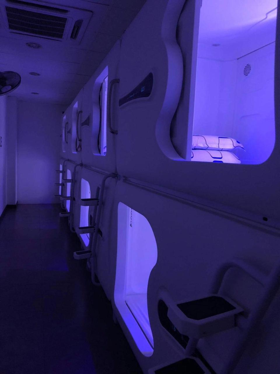 Capsule Inn Kota Kinabalu Bagian luar foto