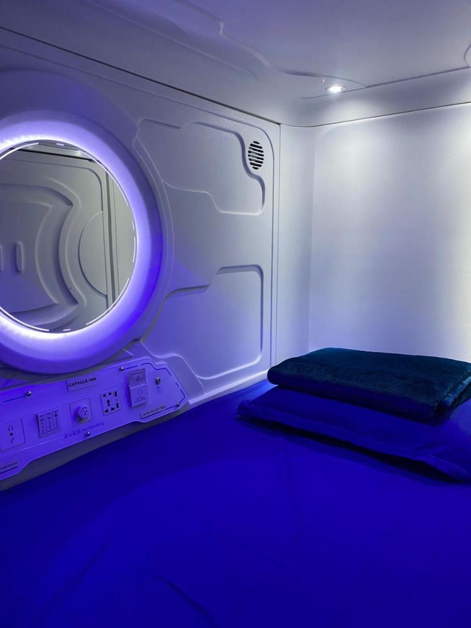 Capsule Inn Kota Kinabalu Bagian luar foto